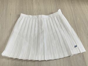 1スタ　ヨネックス テニス スコート YONEX ホワイト プリーツ 台座ロゴ 白 スカート