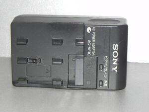 *中古品　Sony バッテリーチャージャーac-vf10*