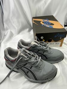 スニーカー　アシックス　asics 未使用　25.0 ランニングシューズ