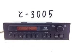 TOYOTA(トヨタ）　86120-52B30　フロントAUX対応　AM/FMラジオ　ハイエース　即決　保障付　と-3005