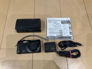 美品　CASIO EXILIM EX-ZR200 コンパクトデジタルカメラ