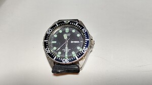 シチズン CITIZEN ダイバーウォッチQUARTZ 200M RESIST GN-4-S クオーツ 不動品。電池切れか故障かは不明です。