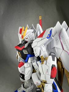 HG マイティーストライクフリーダムガンダム塗装済完成品