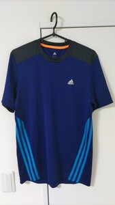 美品 速乾 adidas アディダス Tシャツ 半袖 サイズM 人気 ストレッチ スポーツ サッカー フットサル 黒 ブラック 青 オシャレ カジュアル 