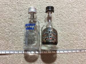 ミニチュアボトル　50ml　空瓶　２個　CHIVAS REGAL シーバス リーガル & ABSOLUT VODKA ウオッカ