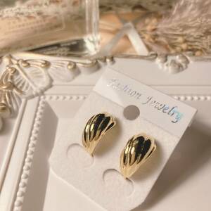 ビンテージ　ゴールド　定番　クラシック　ネジバネ式イヤリング　高見え　gold　Classic earrings japan Vintage 0034