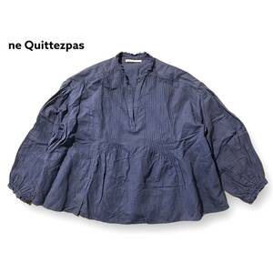 美品 ne Quittezpas ヌキテパ 長袖 スキッパー シャツ ブラウス リネン 麻 混紡 くすみ ブルー 青 ピンタック ギャザー トップス