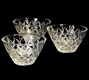 当時物！　昭和レトロなガラス食器 ガラス製丸小鉢　プレスガラス　3客揃え　 直径9,5cm高さ5,5cm　エステートセール FYO