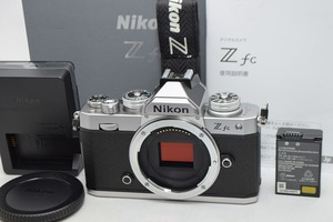 美品★Nikon ニコン Zfc ボディ シルバー★ショット数約4000回・元箱付