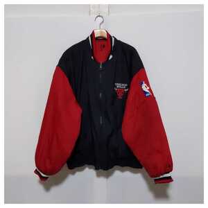 ☆ 良品 90’S NBA CHICAGO BULLS シカゴブルズ PRO LAYER リバーシブル 中綿ナイロンジャケット バスケ 黒ｘ赤 サイズＸＬ