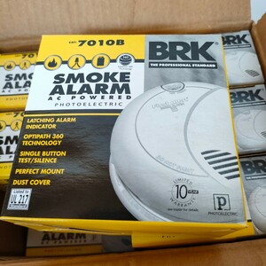 【米軍放出品】BRK First Alert 7010B 煙探知機 AC電源光源 SMOKE ALARM 12個セット 外箱難アリ