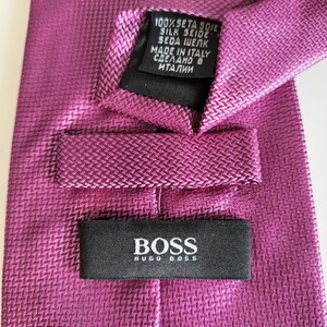 HUGO BOSS (ヒューゴボス)濃いピンクネクタイ