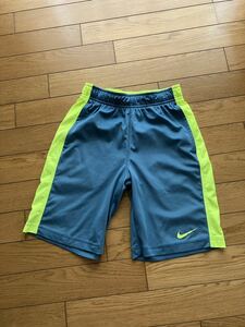 NIKE ナイキ　ドライフィット　ハーフパンツ 短パン トレパン　S 130〜140