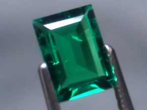 0.70ct 新品・コロンビアカラーの最上級ランクカラー 合成バイロンエメラルド 超希少入手困難・バイロン社製 