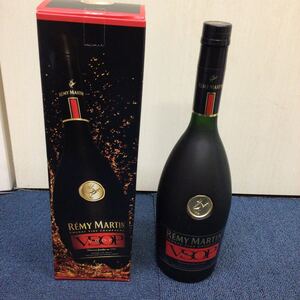 36974 1124Y 未開栓　保管品　 REMY MARTIN レミーマルタン VSOP 700ml