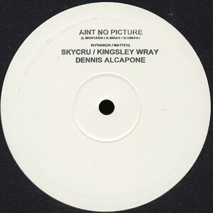 英10 Skycru, Kingsley Wray, Dennis Alcapone / Skycru, Kingsley Wray Aint No Picture; Version / Trod Along; Version MBX40 /00130