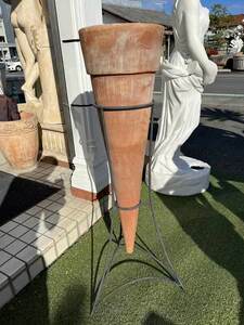 イタリア製 テラコッタ スタンド付き円錐ポット 高さ約1m19cm 素焼き 花鉢 植木鉢 陶器 鉢植え 展示品特別セール