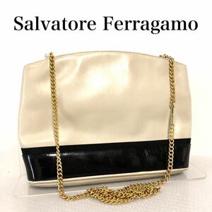 Salvatore Ferragamo サルヴァトーレフェラガモ　レザー　チェーンショルダーバッグ クラッチバッグ　2way ホワイト×ブラック