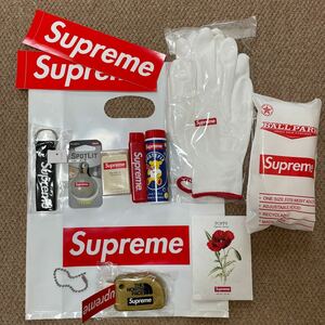 未使用 Supreme シュプリーム ノースフェイス キーホルダー ライト ノベルティー 小物セット ポンチョ 手袋 ボックスロゴ ステッカー box