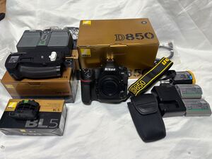 Nikon ニコン ボディ デジタル一眼レフカメラ　D850 美品　ショット数7811 付属品多数　パワーバッテリー　 一眼レフ