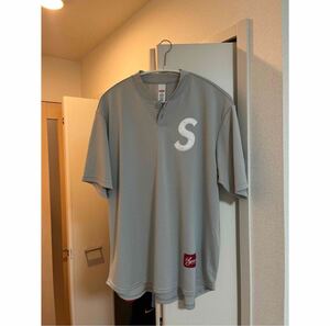 Supreme S Logo Baseball Henley Grey シャツ