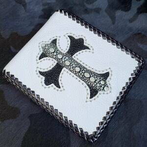 【バイカー】スティングレイ レザー 二つ折り財布 クロスチェーン バイカーウォレット 十字架 クロス ホワイト