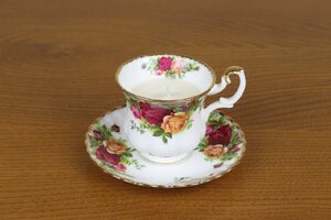 ロイヤルアルバート　オールドカントリーローズ　キャンドル　デミタス　カップ＆ソーサー　薔薇　ROYAL ALBERT　ヴィンテージ