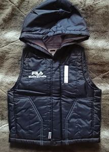 FILA（小杉産業）　フード付きベスト（中綿）　100cm　美品