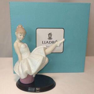 【美品】リヤドロ (LLADRO) 上手にできるかな 9335 少女 バレリーナ