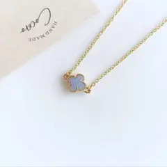 ミルキーブルークローバーチャームのネックレス＊ハンドメイド