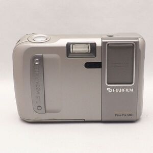 美品 FUJIFILM FINEPIX 500 シルバー 動作品 デジカメ 単3電池 フジ 富士フィルム ファインピックス 管17597