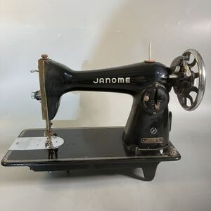 F2-174 JANOME J－C３ ジャノメ ミシン アンティーク 11.3Kg ※主導でプーリーを回すと針が連動しました