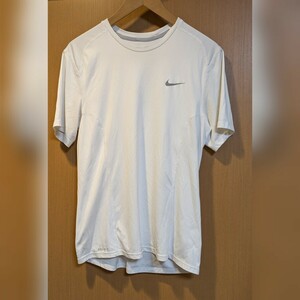 【USED】ナイキ　半袖　Tシャツ DRI-FIT