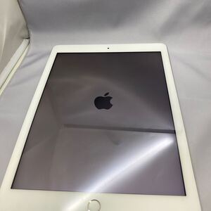 697 Apple iPad (5th generation) Wi-Fi 32GB SILVER A1822 Apple SIMフリー 