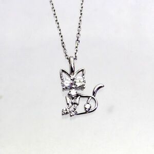 ◎中古美品◎１８金ＷＧ　ダイヤ　0.465ｃｔ　猫デザイン　ペンダント付ネックレス