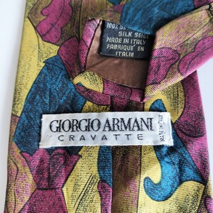 GIORGIO ARMANI(ジョルジオアルマーニ)マルチカラー顔面ネクタイ