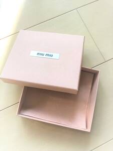 新品同様★miu miu ミュウミュウ　保存箱　ギフトボックス　小物ケース　ピンク★財布/アクセサリー他