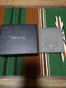 プラダ　 PRADA　 折り財布　 ブラック　メンズ