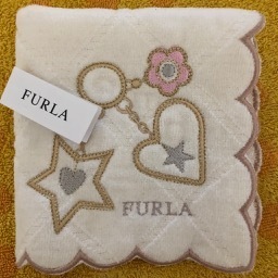 FURLA　フルラ　タオルハンカチ　白刺繍