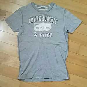 アバクロンビー&フィッチ　半袖Tシャツ　S