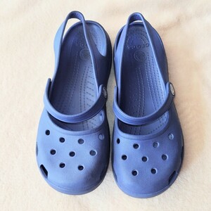 crocs w8約24cm シャイナ メリージェーン クロックス レディース 紺色 ネイビー 青 廃盤 レア 希少 サンダル 中古 古着 送料無料 M9