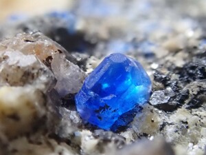 【最高品質】希少なアフガニスタン産　アウイナイト　アウイン　藍方石　原石　標本