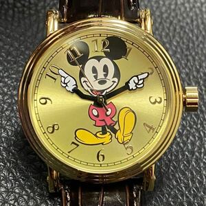 新品 送料無料　即決価格　メンズサイズ 43mm 日本製クオーツ ミッキーマウス Disney ゴールドxレザー　ミッキー　 W001848