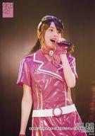 中古生写真(AKB48・SKE48) 川原美咲/ライブフォト・上半身・衣装ピンク・白・ゴーグル・左手マイク/湯浅順司「その雫