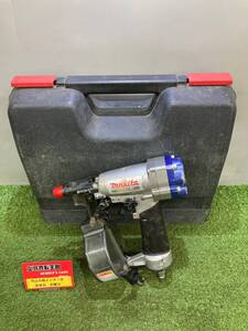 【中古品】【0921】★makita(マキタ) 常圧32㎜ポケットエア釘打(逆巻連結釘使用/内装ボード用) AN303P　ITKZA0K3J31W