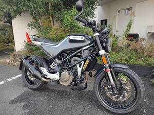 ＨＵＳＱＶＡＲＮＡ　スヴァルトピレン１２５　3810Km　バーエンドミラー