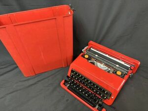 E☆ 昭和レトロ　オリベッティ タイプライター　手動　ポータブル　赤バケツ　アンティーク　olivetti Valentine　ヴィンテージ