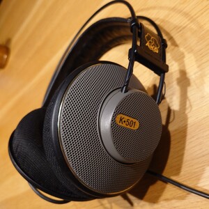 【名作良品】AKG k501ヘッドフォン　送料サービス