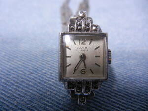 古い手巻き婦人用腕時計　AVIA　スイス製　シルバー（,925の刻印）　SWISS　 SILVER 17JEWELS　アンティーク　可動　　