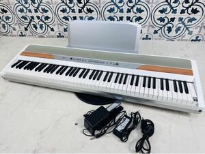 美品　KORG　コルグ　SP-250　電子ピアノ　88鍵　12年製　デジタル　ホワイトシルバー　30音色　譜面台　ペダル